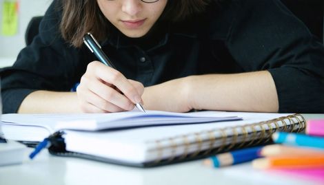 Sınav Hazırlığında Zaman Yönetimi: Başarıya Giden Etkili Planlama Yöntemleri